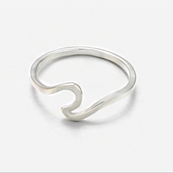 💕ONLY 1 LEFT💕 Wave ring - Picture 3 of 7